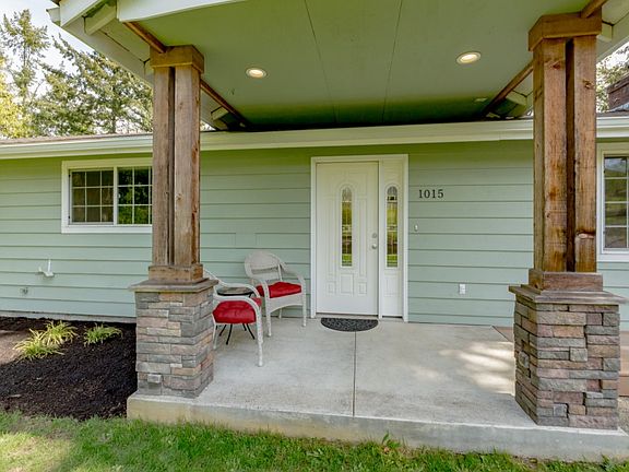 3rd image of 1015 58th Ave NE