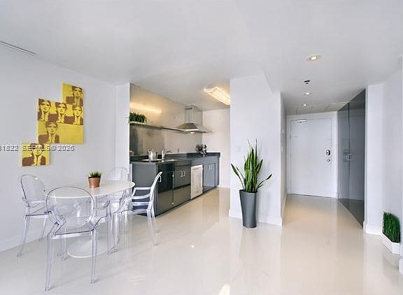 4th image of 100 Lincoln Rd #1511