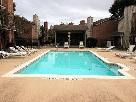 2nd image of 1904 Dartmouth St APT Q2