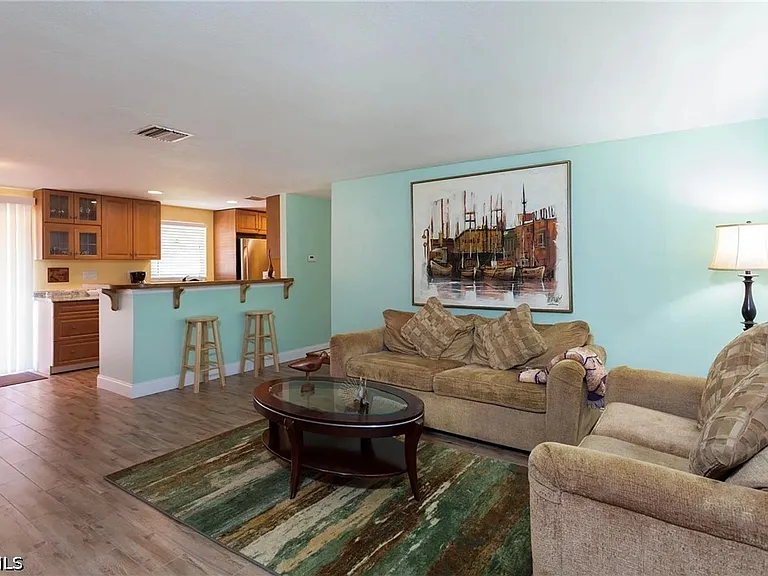 11093 Kelly Rd — Photo 6