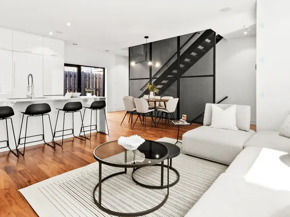 4389 Rue St, Ambroise Montraal, QC H4C 2E5