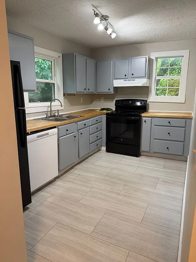1315 S High St — Photo 1