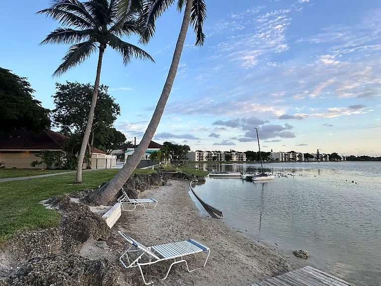 109 Lake Emerald Dr #108 — Photo 44