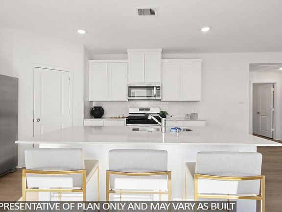 3rd image of 256 Elm Spring Dr