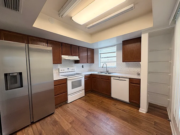 1019 Kelsey Ave — Photo 4