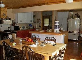 5th image of 221 Braty Ln