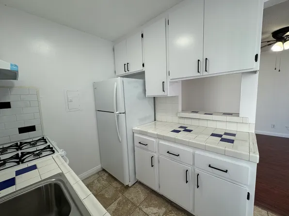 Hollyking Apartments