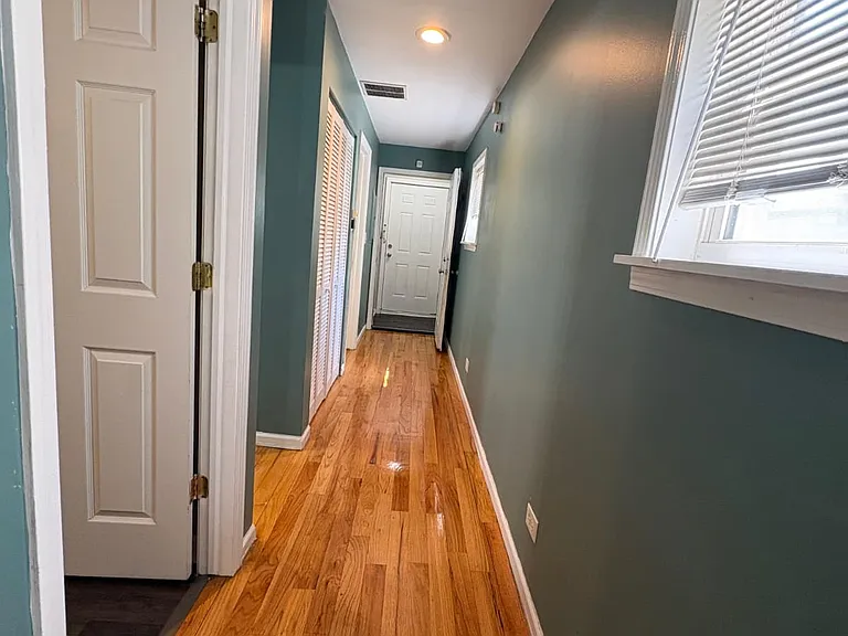 5905 S Indiana Ave #1 — Photo 8