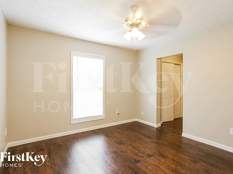 1241 Clock St — Photo 10