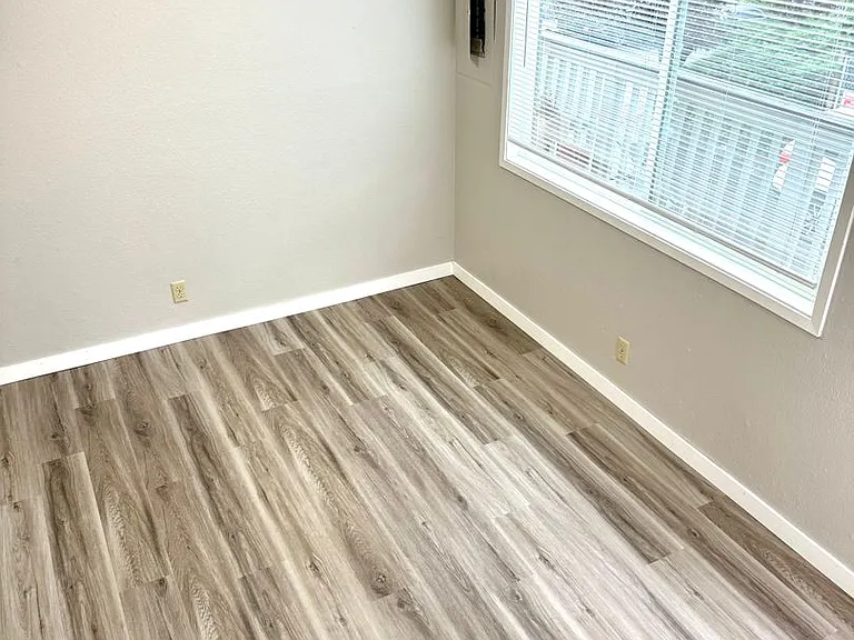 ZhH608 - R Street Apts — Photo 11