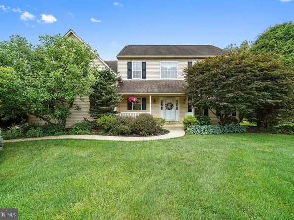 8 Songbird Cir, Glenmoore, PA 19343