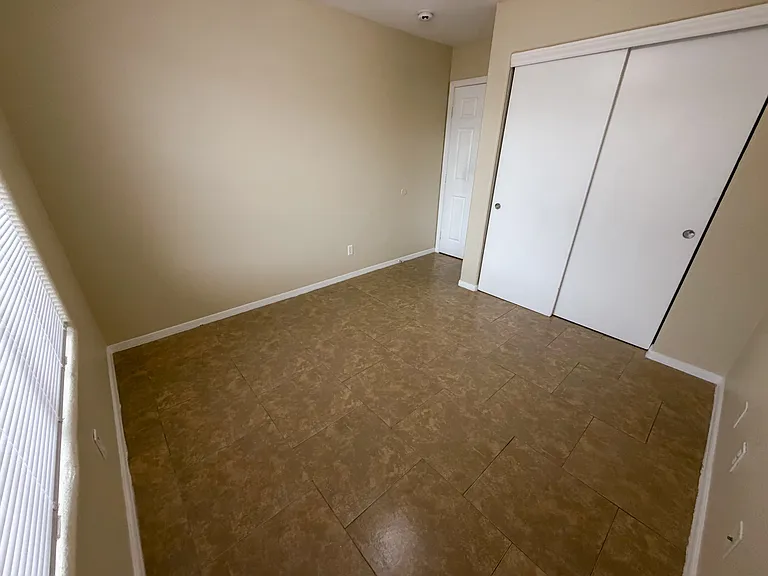 15448 W Hearn Rd — Photo 10