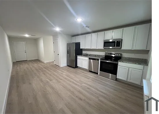 3 bed, 1140 sqft, $2,450 — Photo 4