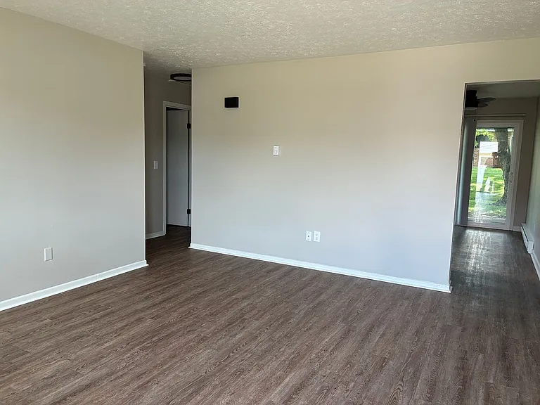 Waynedale Circle Apartments — Photo 38