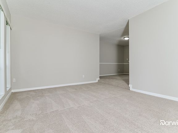 5th image of 104 Holderness Dr