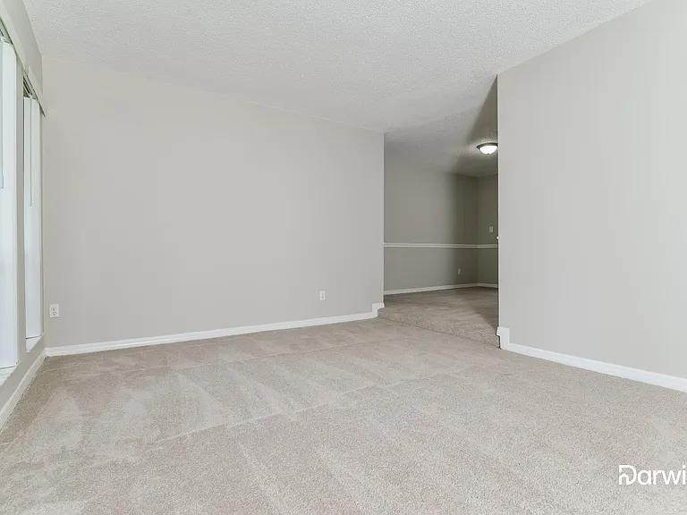 104 Holderness Dr — Photo 5