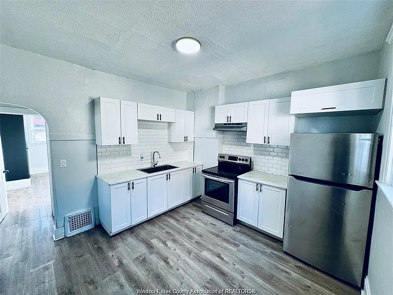 531 Langlois Ave — Photo 11