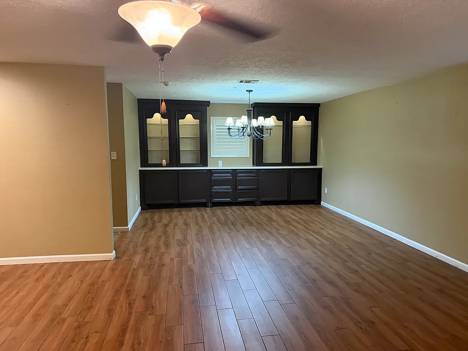 12425 Pine Oak Dr