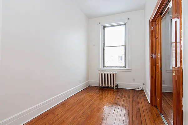 Rented by Perry Associates NYC Inc | media 52