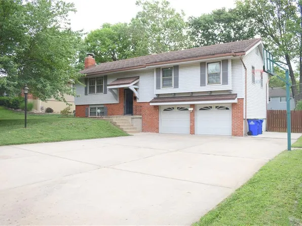 7107 Garnett St, Shawnee, KS 66203