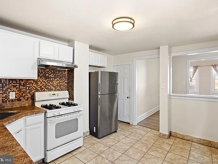 2420 W Jefferson St — Photo 7