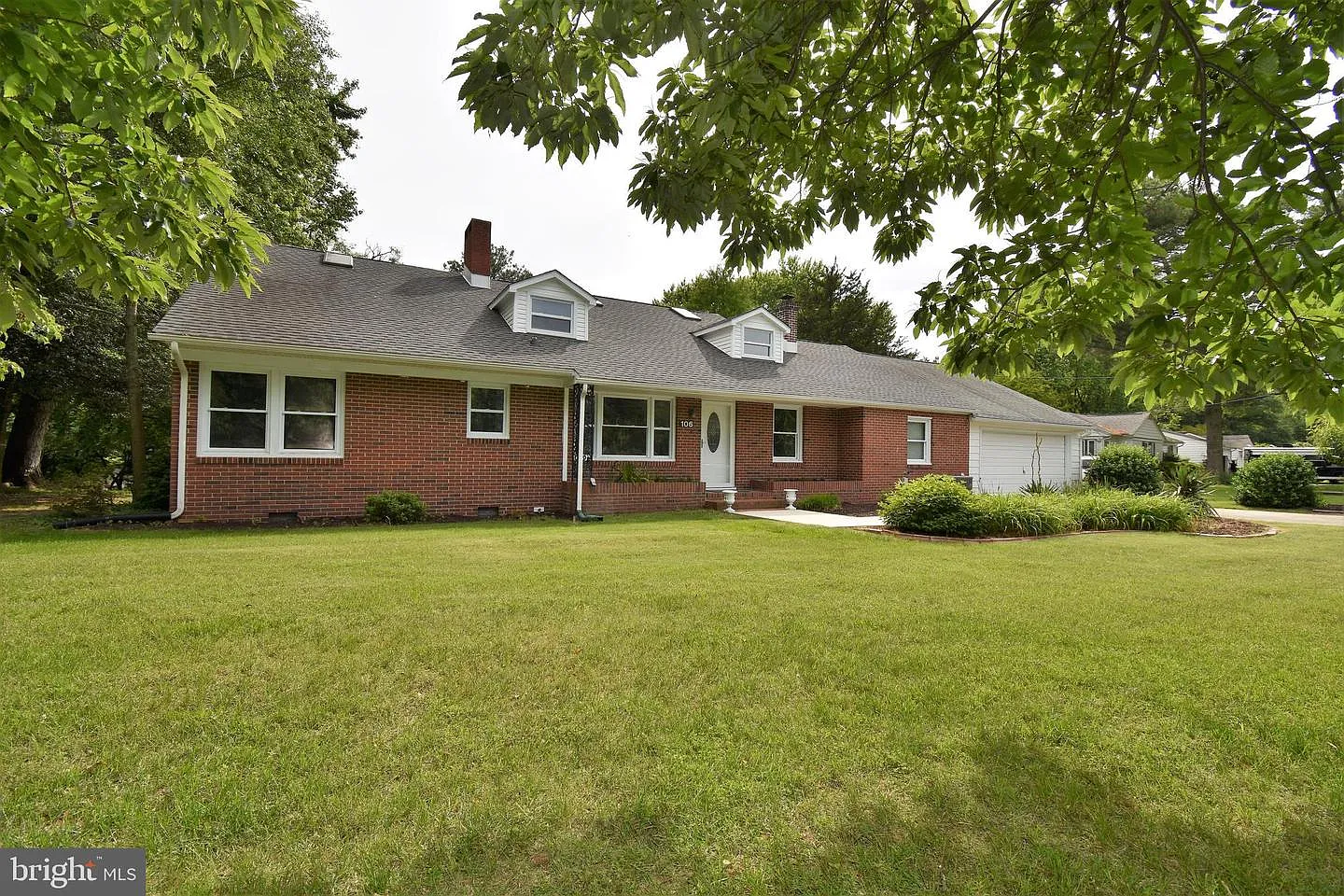 106 Lakeview Dr photo 1