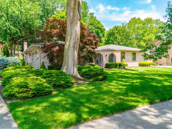 5097 Collington Dr, Troy, MI 48098