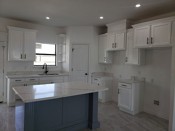 4th image of 1832 Rebecca Ln