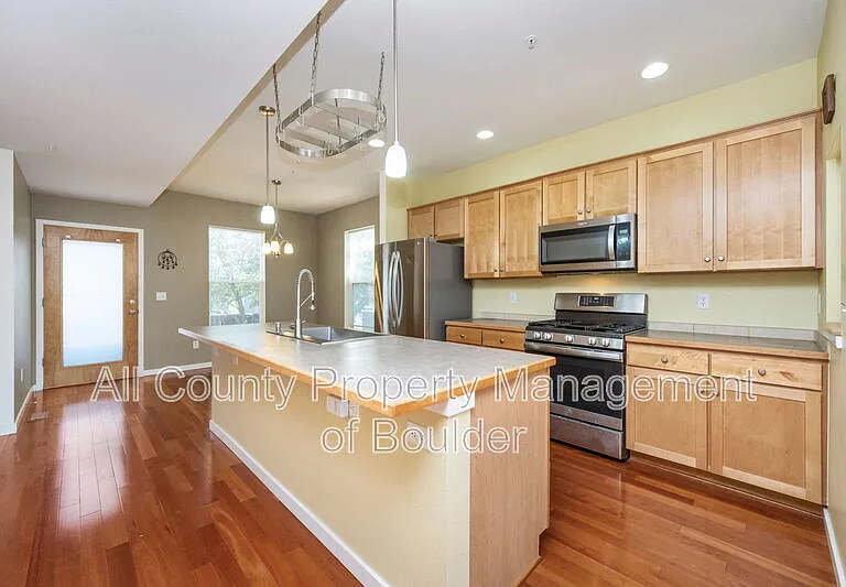 1345 Yellow Pine Ave — Photo 6