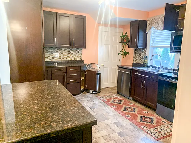 3 bed, 1268 sqft, $2,700 — Photo 4