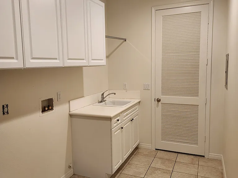 2828 Windstone Gln — Photo 24