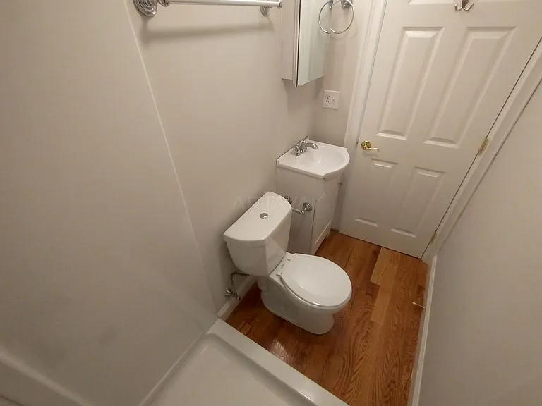 101 Morse St #101 — Photo 6