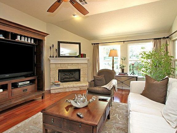 3rd image of 1210 Calcutta Ln