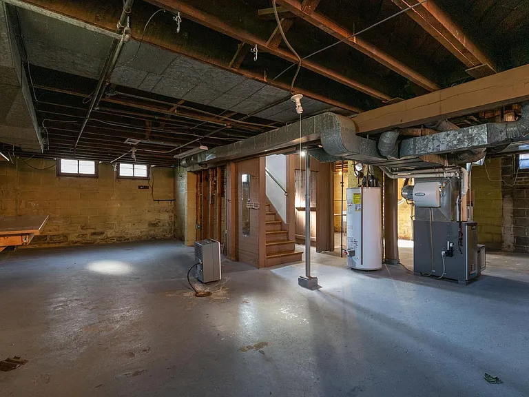2131 S 81st St — Photo 23