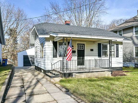 4th image of 139 Burr Oak St NE