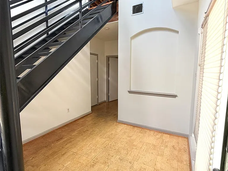1213 Dunlavy St — Photo 8