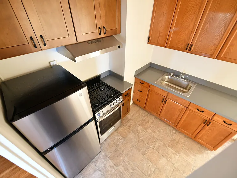 479 Merritt Ave — Photo 24