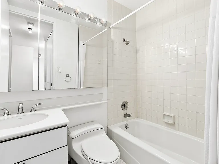 235 E 40th St #14E — Photo 8