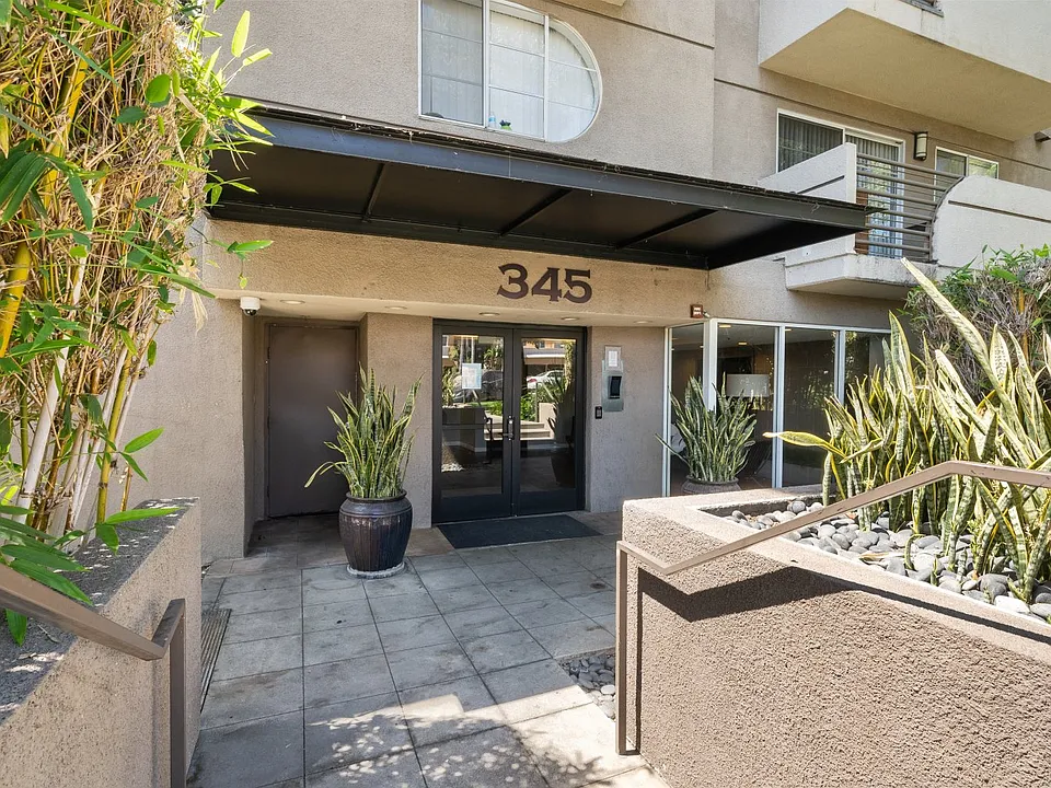 345 S Alexandria Ave #304