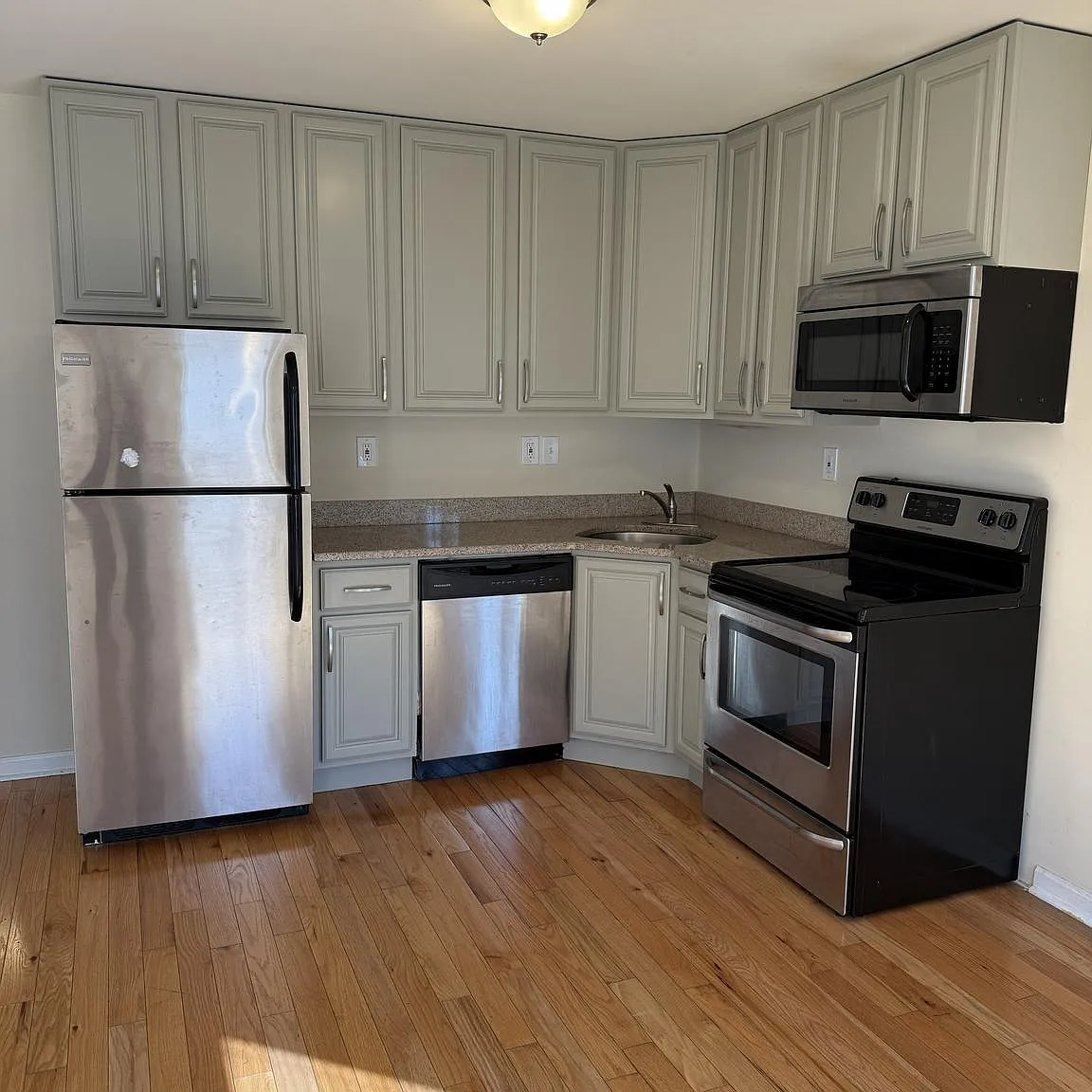 2 bed, 1100 sqft, $1,500 — Photo 4