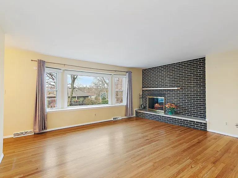 1000 Jackson Ave — Photo 10