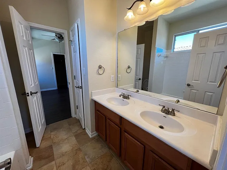 15224 Interlachen Dr — Photo 17