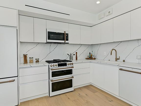 4th image of 836 N Poinsettia Pl #836