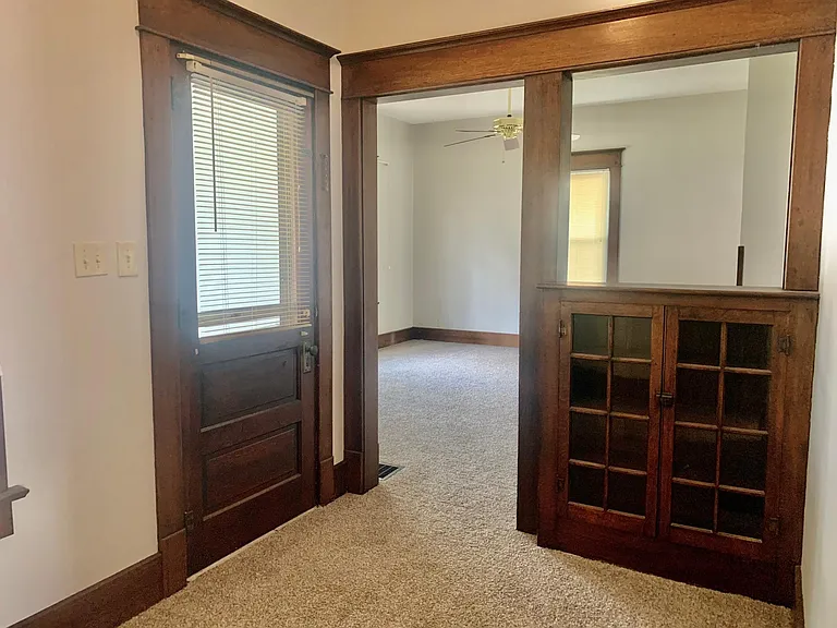 251 E Main St — Photo 3