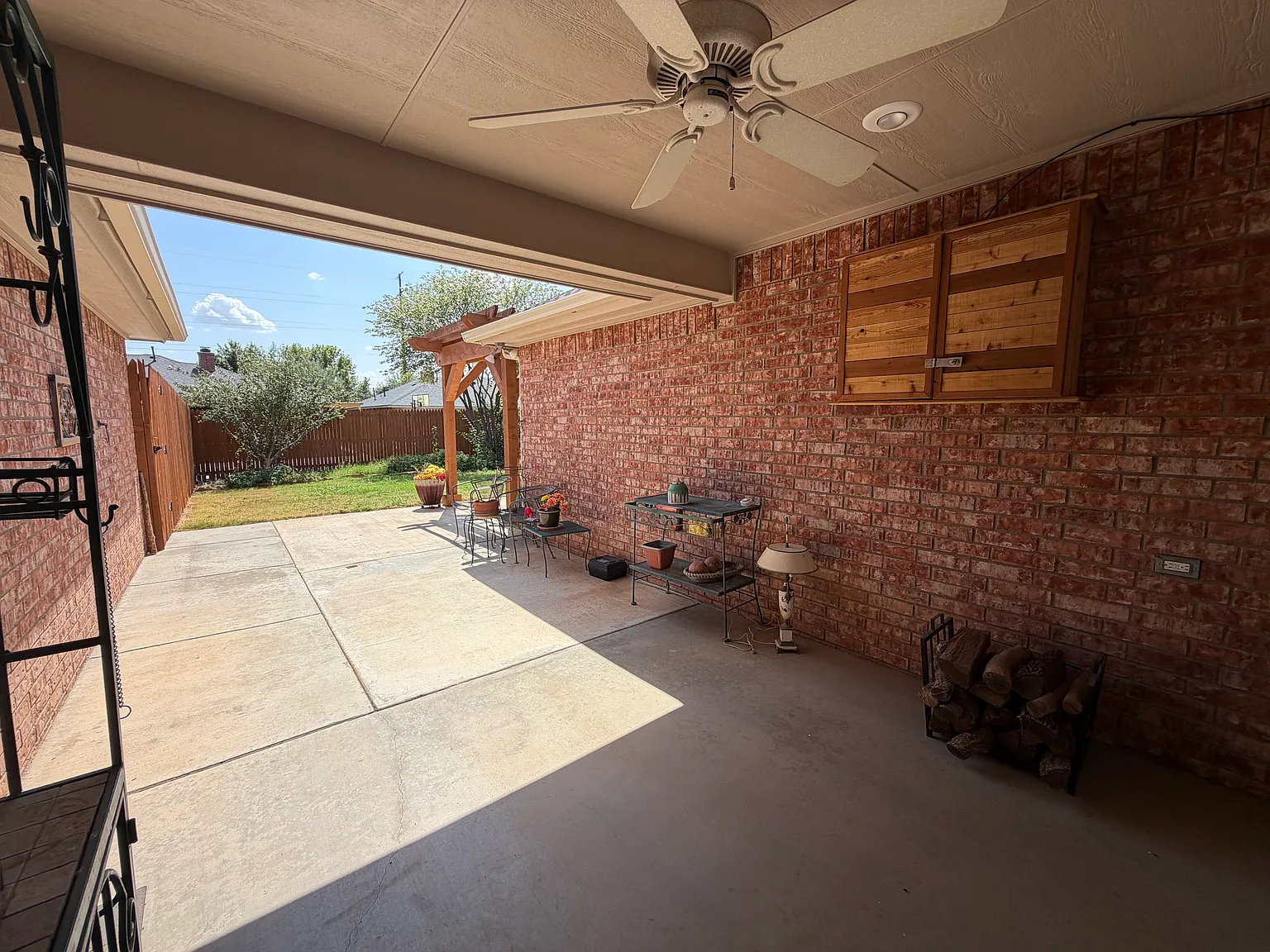 3 bed, 1879 sqft, $2,200 — Photo 4