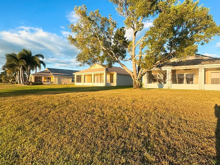 532 SW Indian Key Dr — Photo 33
