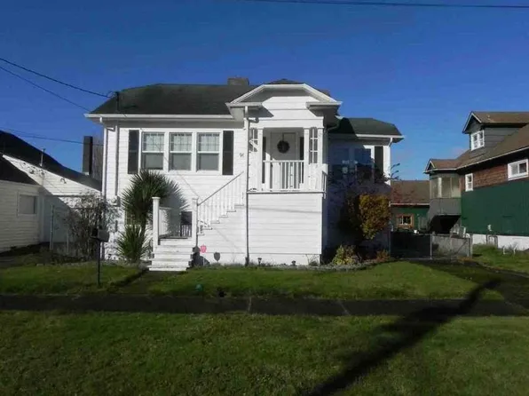 908 1st St, Hoquiam, WA 98550
