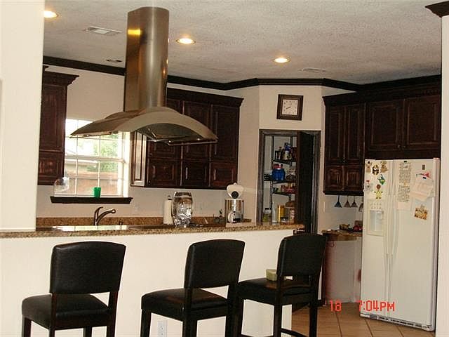 2nd image of 802 Tapley St