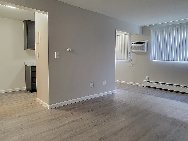 Sheraton Place Apartments — Photo 9