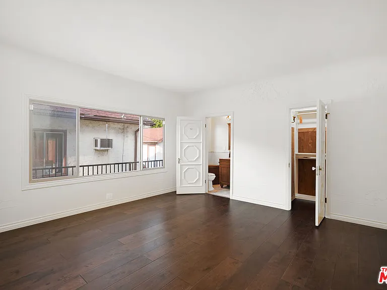 422 S Clark Dr — Photo 9